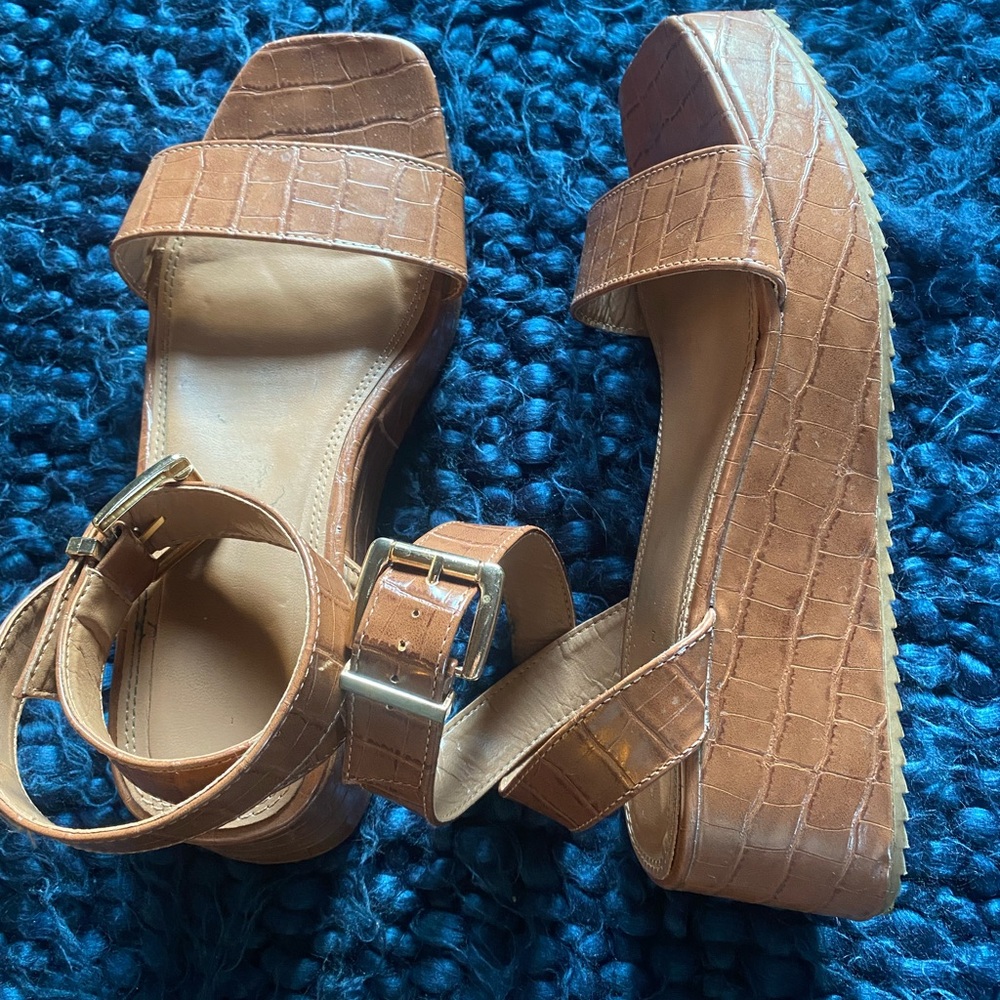 PLATFORM SANDAL - Picture 2 of 3